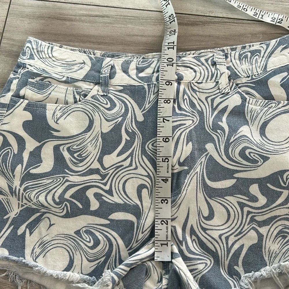 Cider blue swirl print jean shorts size Large